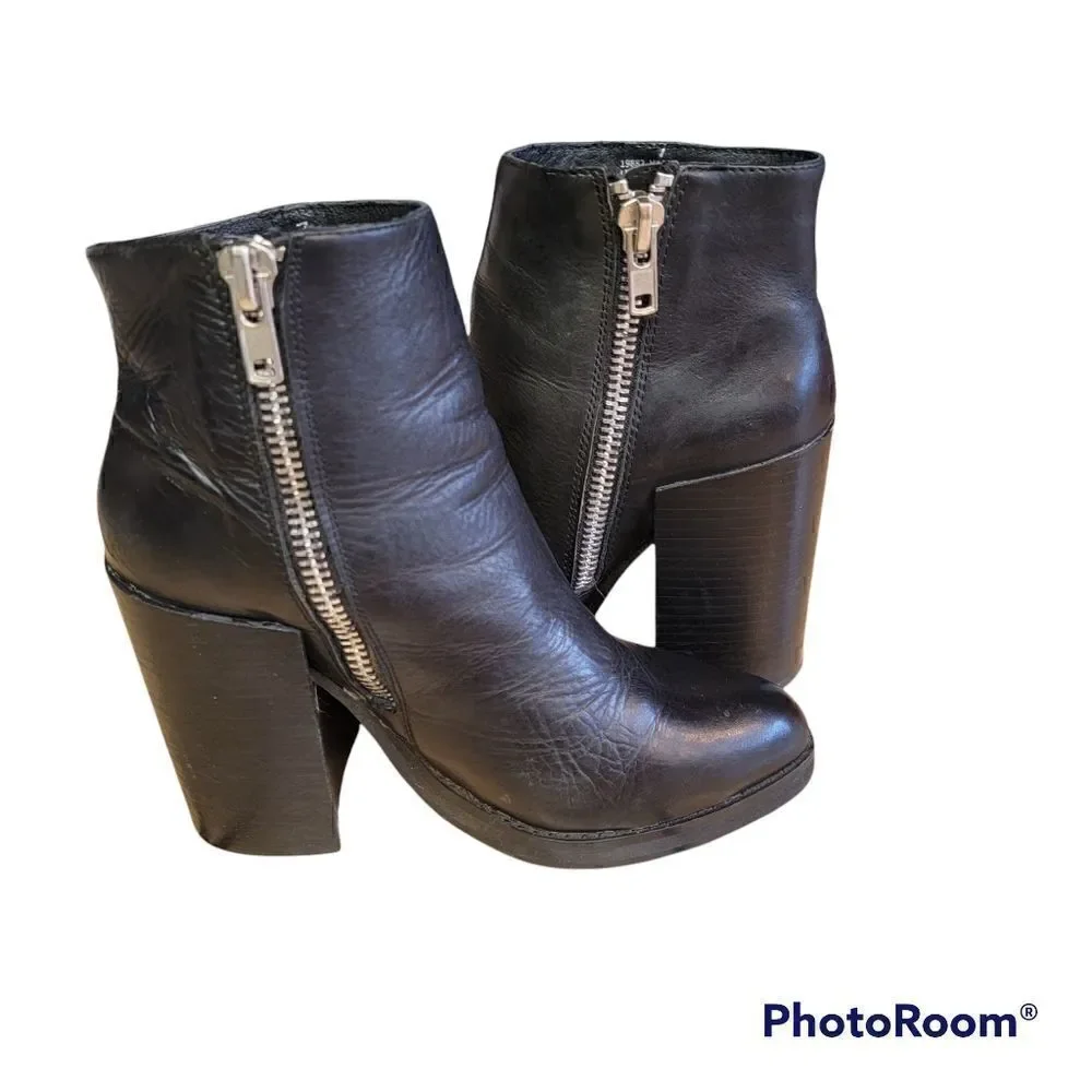 Windsor Smith Black Leather Booties. Size 7.